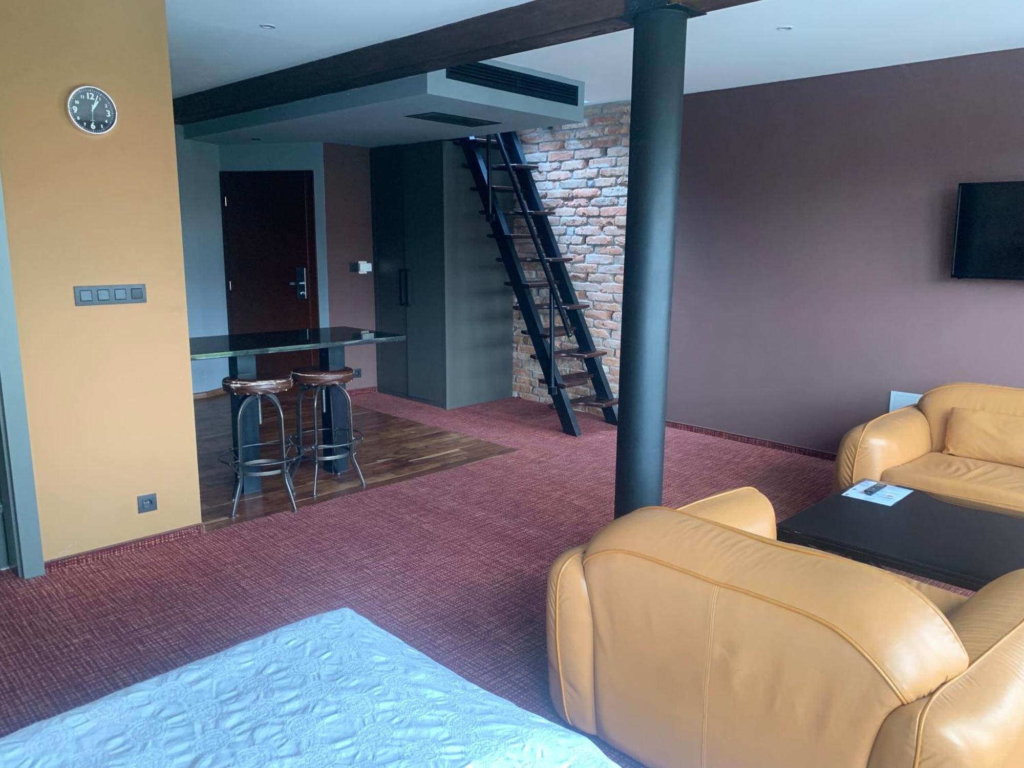 Hotel Alexander'S Nitra Ngoại thất bức ảnh